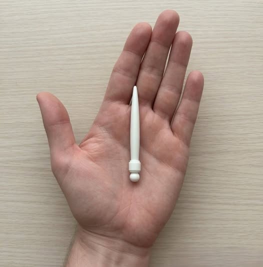 Moje žena tohle našla jednou pozdě večer v naší posteli a od té doby nás to trápí víc, než jsme čekali.