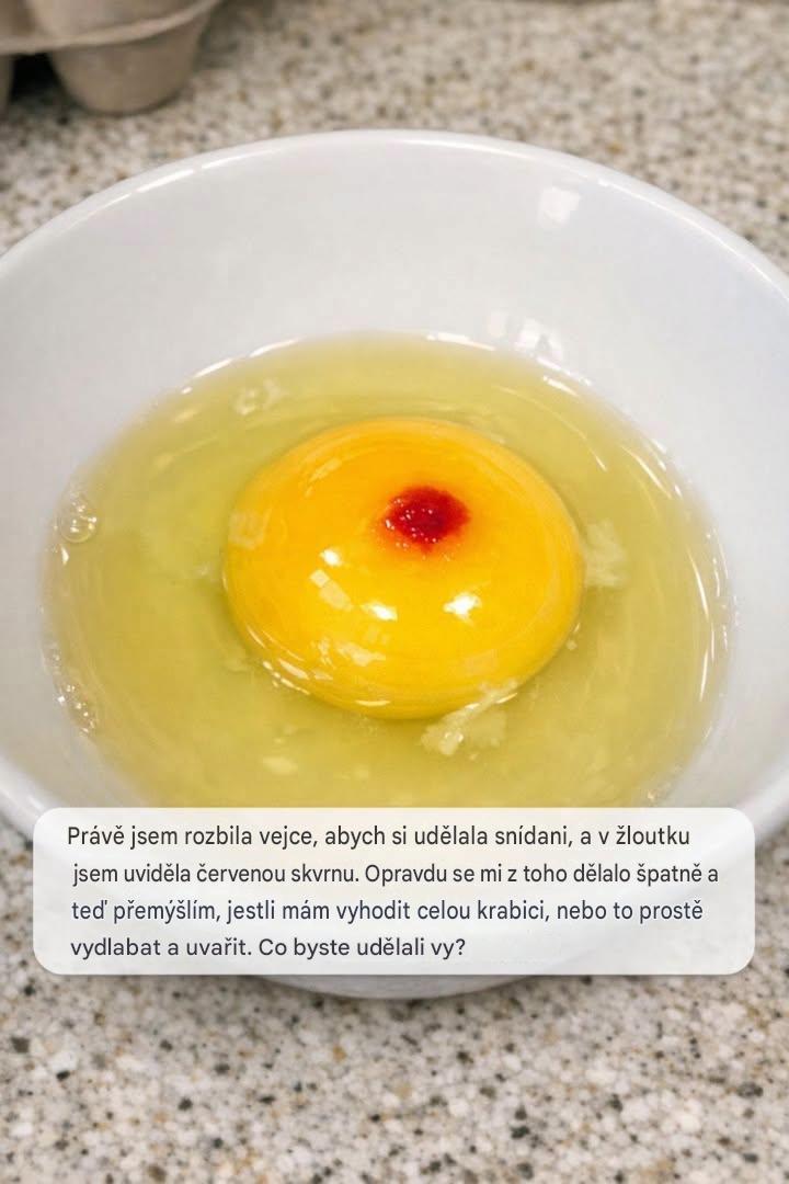 Právě jsem rozbila vejce, abych si udělala snídani, a v žloutku jsem viděla červenou skvrnu. Opravdu se mi z toho dělalo špatně a teď přemýšlím, jestli mám vyhodit celou krabici, nebo to prostě vydlabat a stejně uvařit.