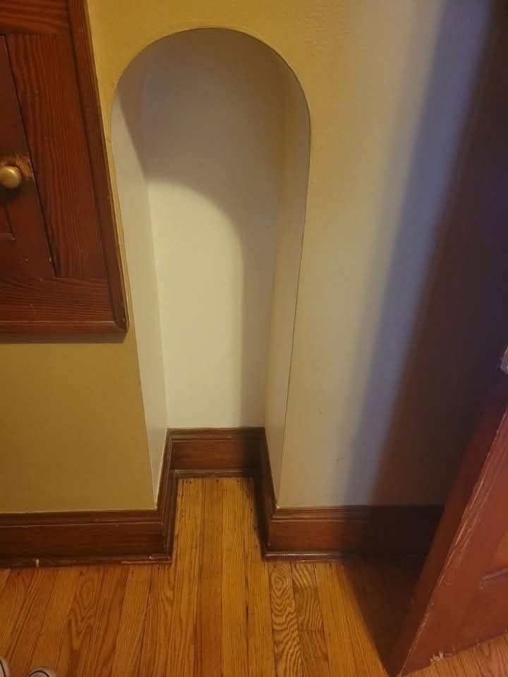 Takže jsem našel tenhle zvláštní kout na chodbě…